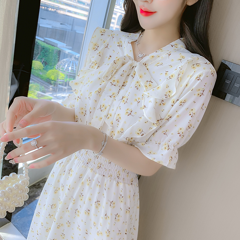 實拍碎花連衣裙女2022夏季新款溫柔風氣質女神范收腰顯瘦雪紡裙子