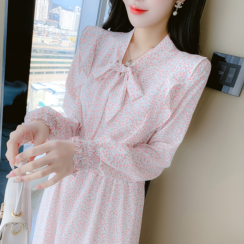實拍收腰法式氣質長裙女春裝2022新款修身顯瘦碎花雪紡連衣裙早春