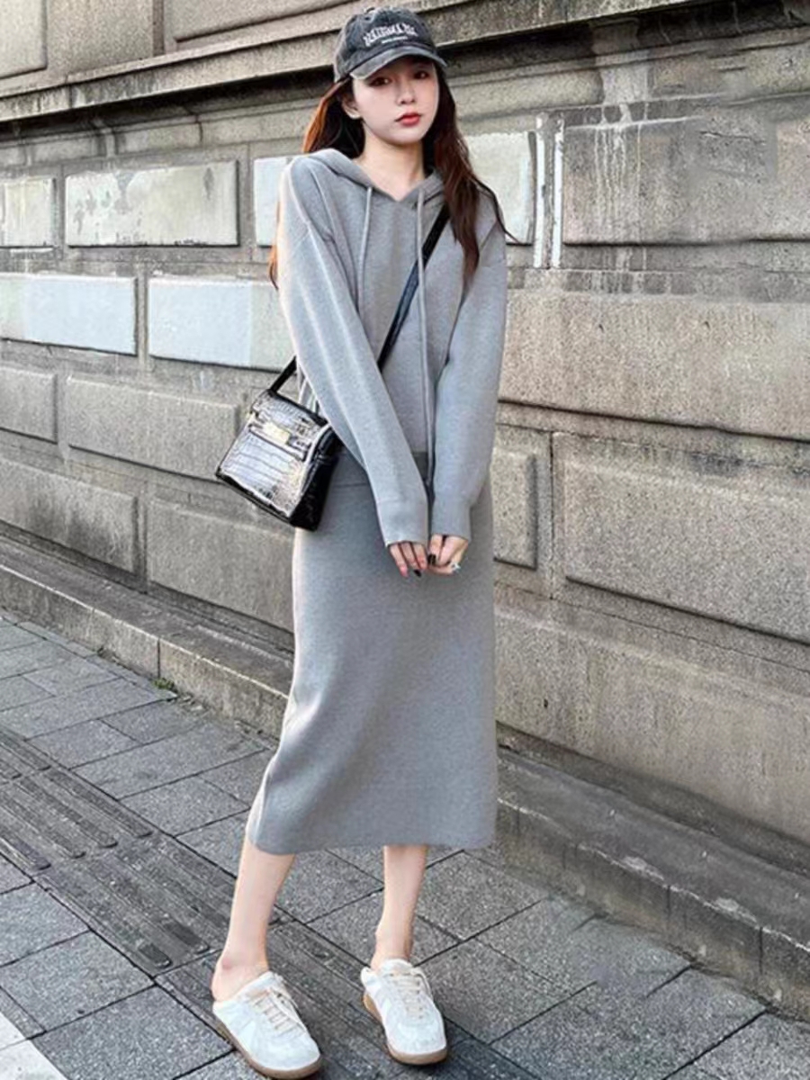 Soft and waxy casual knitted suit for women 2023 autumn and winter new hooded sweatshirt fashion slimming skirt two-piece trendy set