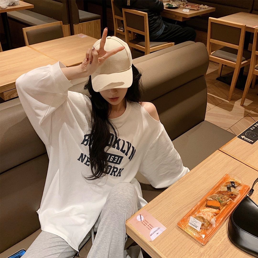 特价！网红上新春夏新品设计感开叉慵懒风字母露肩长袖T恤#AY