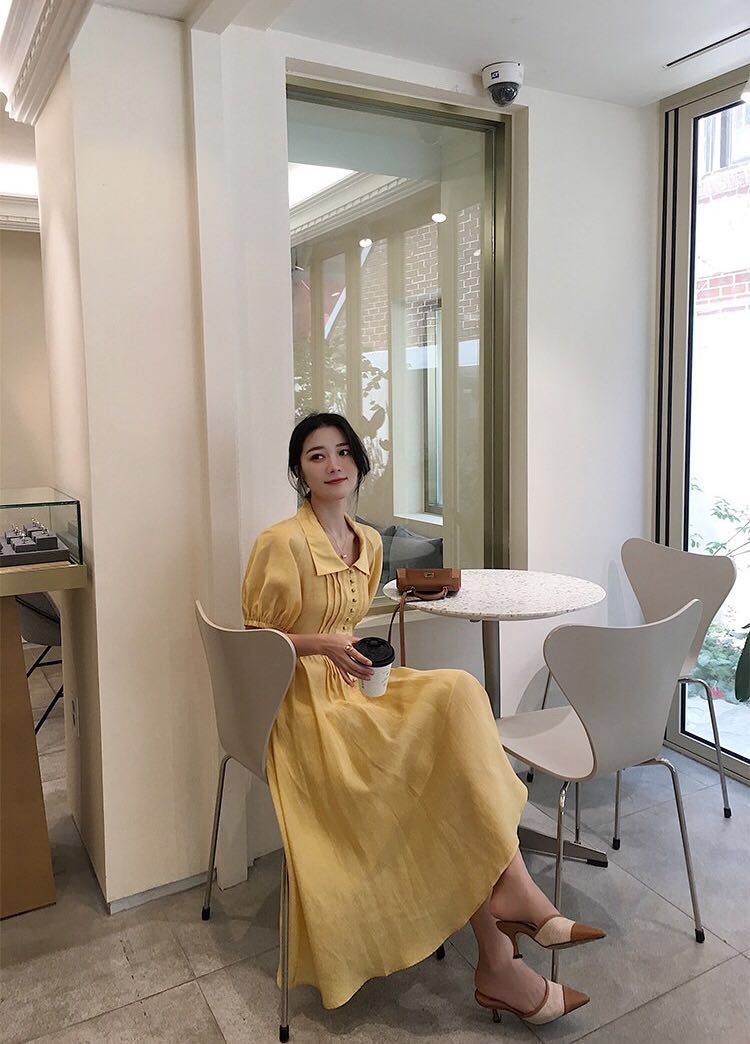 淡鹅黄