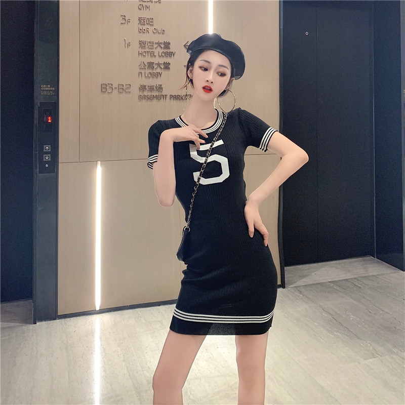 VK旗艦店 韓國風刺繡字母針織休閒短袖洋裝