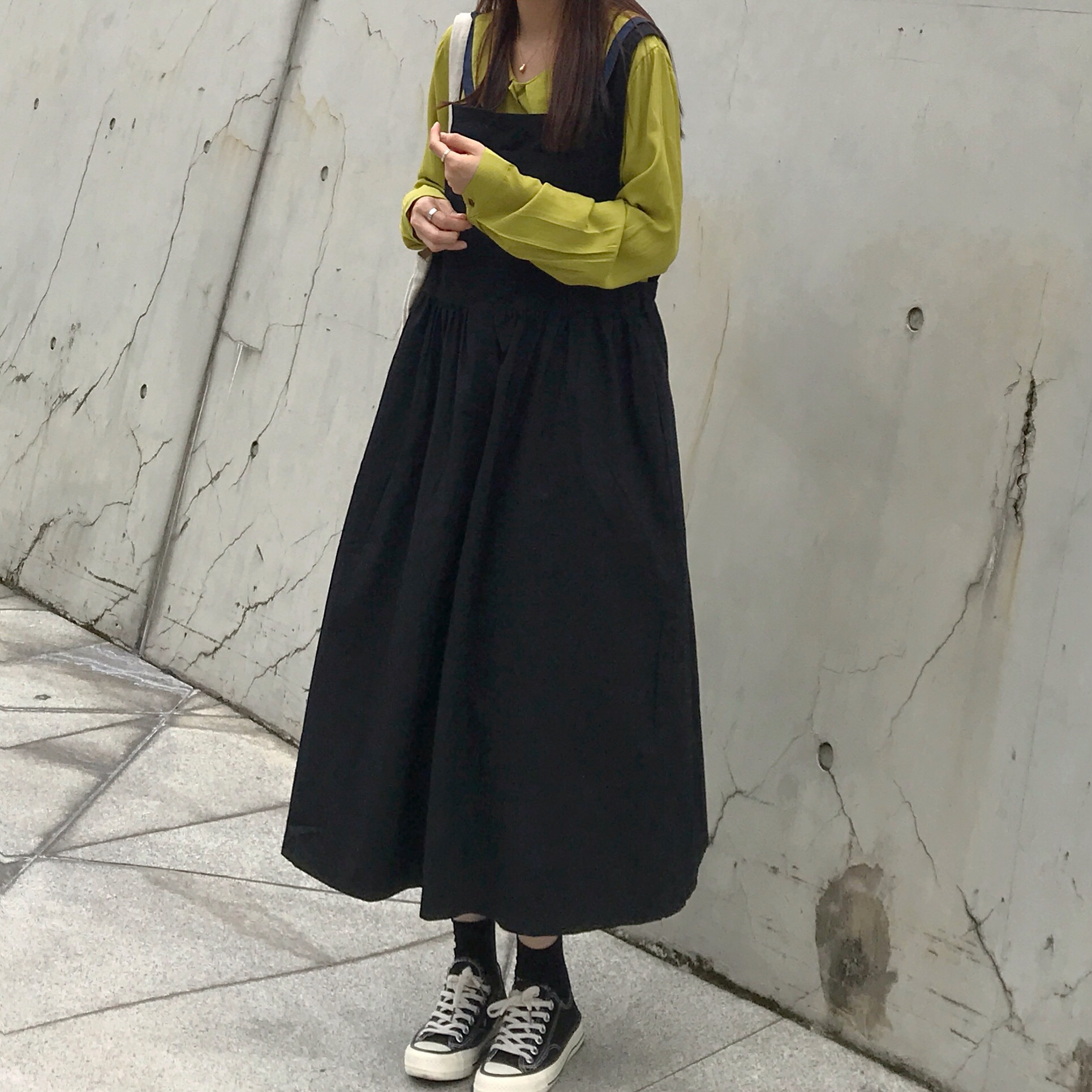 实拍实价 韩版显白牛油果绿减龄长袖衬衫女 百搭背心裙中长裙