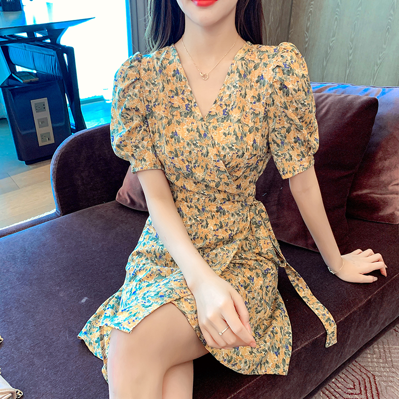 实拍2021新款春夏季裙子碎花连衣裙女装复古法式显瘦a字小个子