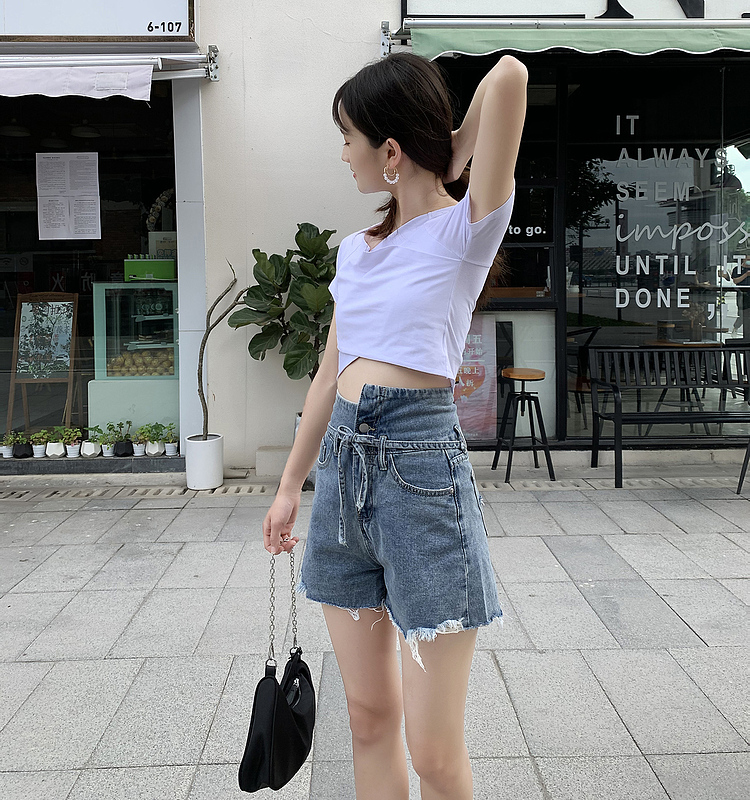 牛仔裤女夏高腰显瘦显高破洞不规则小个子宽松热裤2021牛仔短裤女