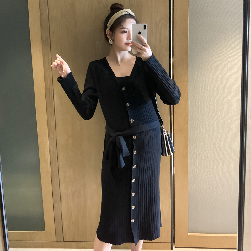 实拍现货2020秋冬新款孕妇法式单排扣V领可开扣哺乳很仙的针织大码毛衣裙