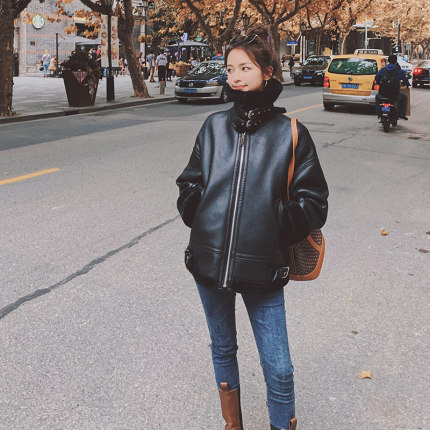 PU皮衣机车服加厚皮毛一体外套女2020冬季新款韩版宽松加绒羊羔毛
