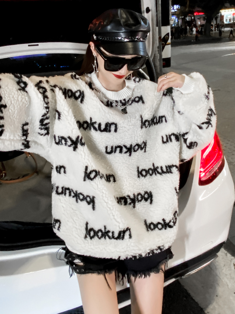 实拍#羊羔毛加绒加厚卫衣女秋冬洋气欧货套头宽松韩版中长款上衣