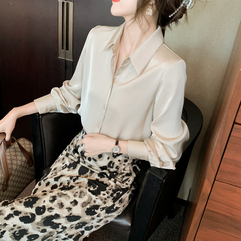 实拍2021春装新款长袖上衣缎面衬衫女设计感小众雪纺衫职业衬衣