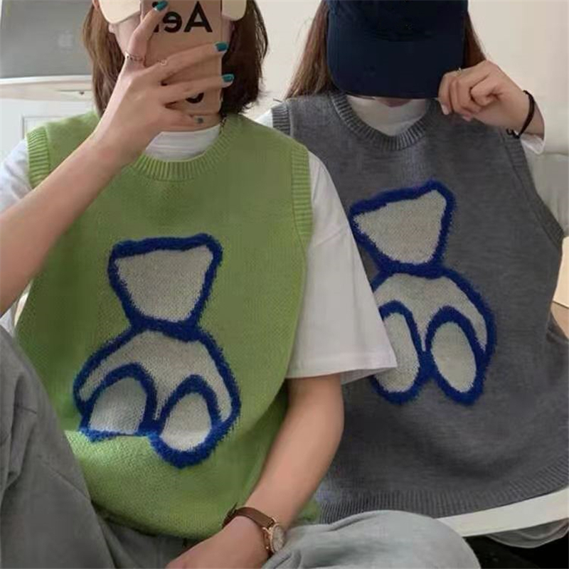 现货！2021春季新款女士小熊刺绣马甲背心针织毛衣可爱宽松上衣