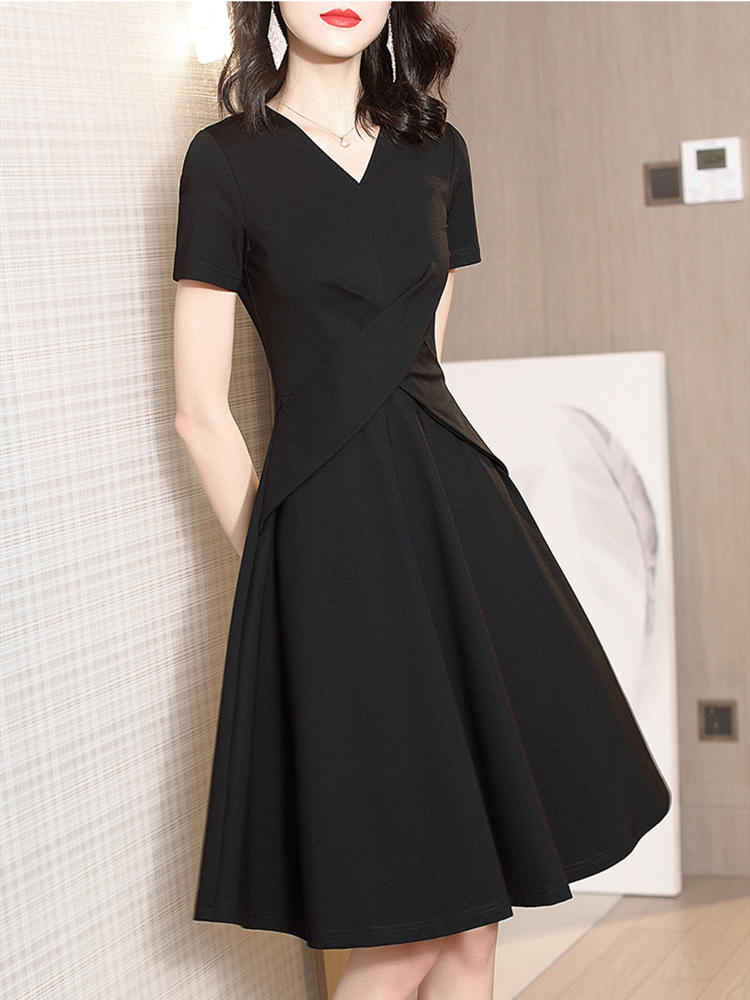春款女装2021年新款连衣裙黑色气质高端名媛法式复古赫本风小黑裙