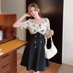 KM15856#夏季新款法式v领植绒印花收腰显瘦连衣裙小黑裙
