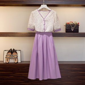 V-neck floral shirt + A-line skirt