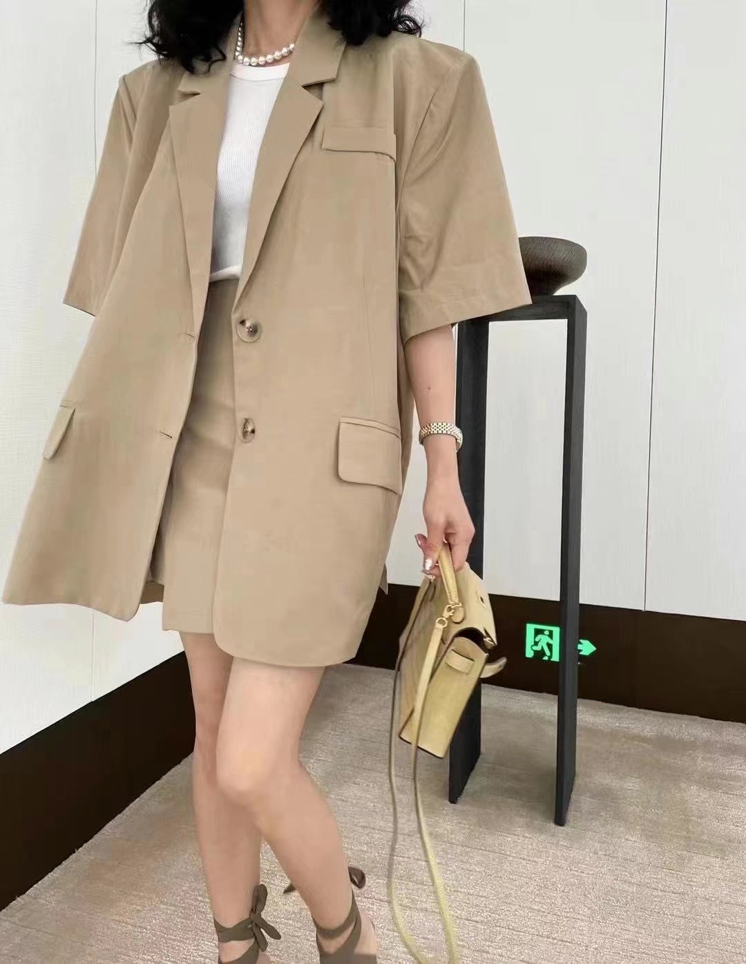 2021初夏新款洋气西服+不规则短裙时尚套装