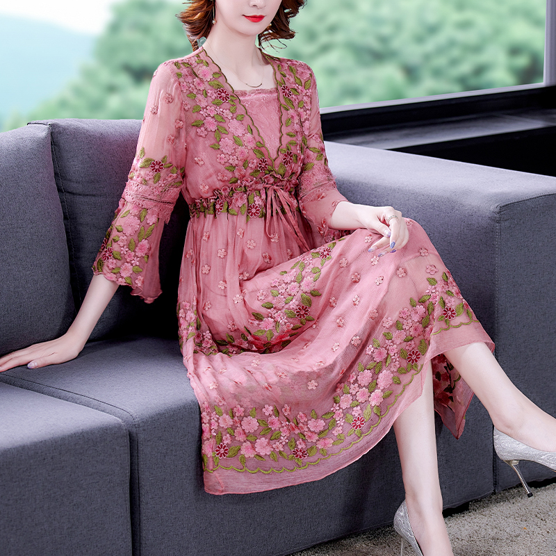 刺绣真丝连衣裙2021春夏秋季新款时尚气质宽松显瘦桑蚕丝中长裙子