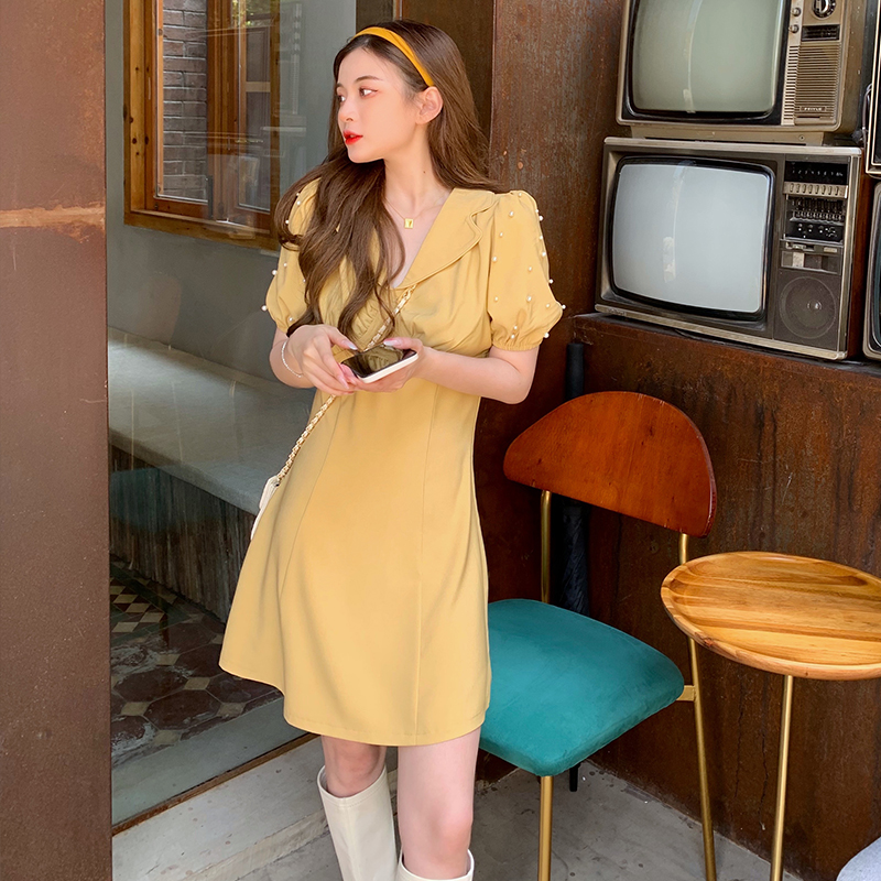 8276#实拍新款2021夏装加大码女装法式大V领收腰珍珠泡泡袖连衣裙