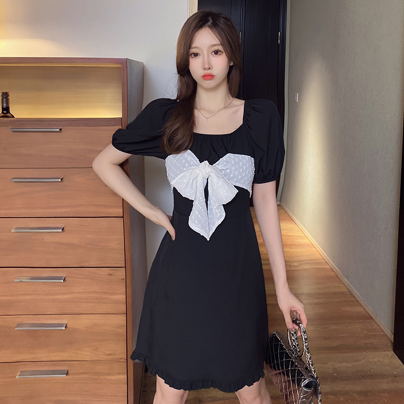 实拍2021夏季新款大码女装方领蝴蝶结显瘦泡泡袖连衣裙复古小黑裙