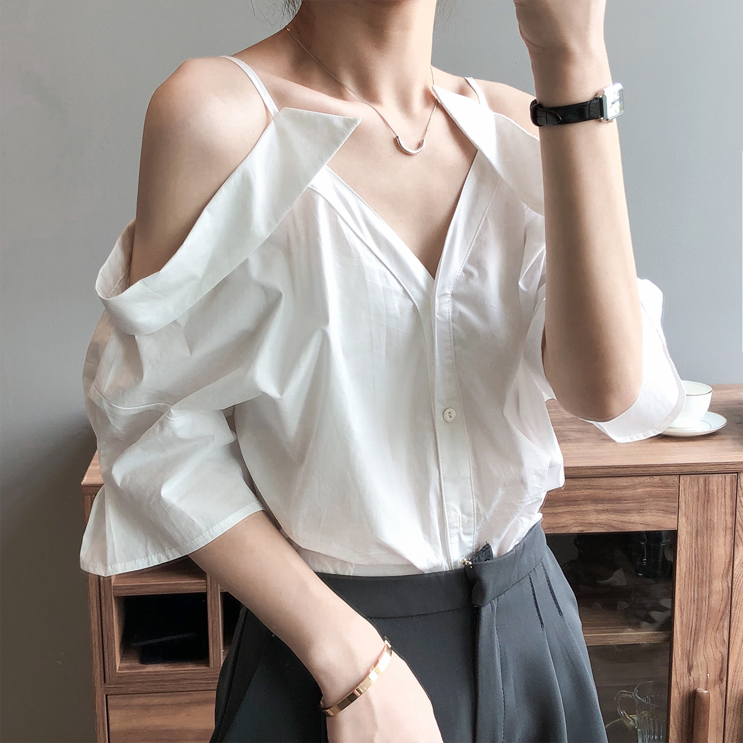 实拍~ 2021夏季新款一字肩吊带衬衫女设计感法式露肩心机上衣女