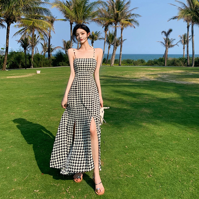 千鸟格吊带裙女夏2021新款气质收腰显瘦辣妹开叉设计感法式连衣裙