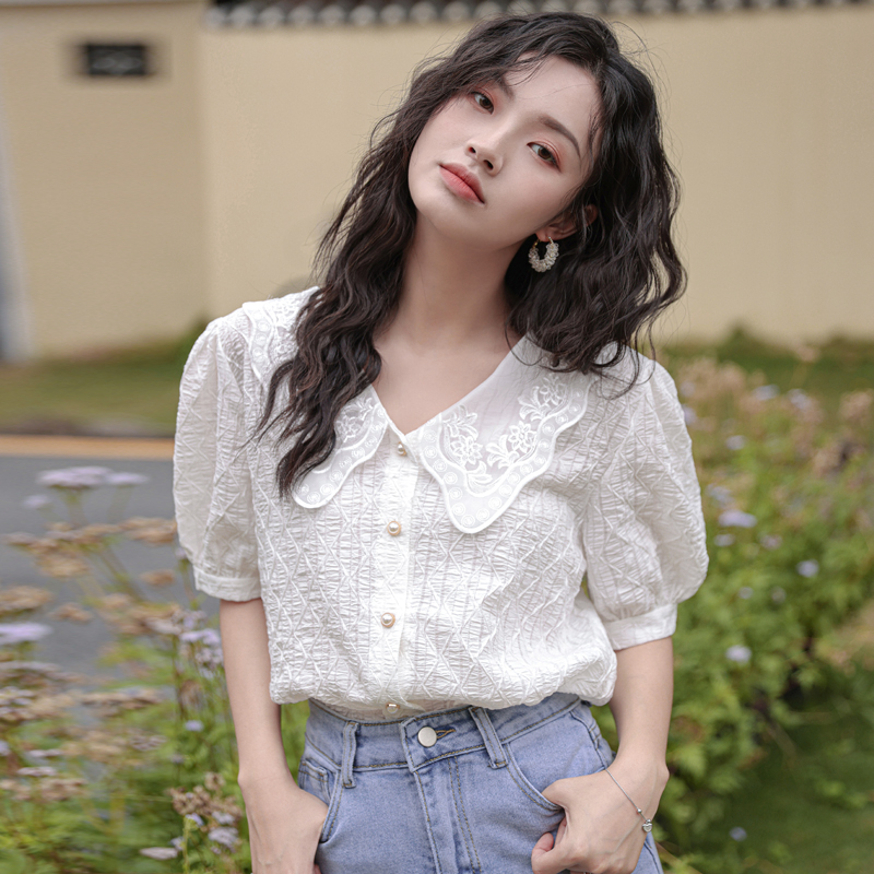 实拍2021夏法式娃娃领小众设计感短袖衬衫女压花褶皱泡泡袖上衣女