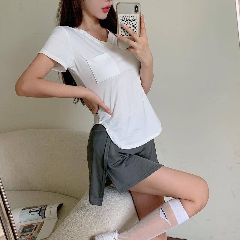 实拍实价 V领胸前口袋蜜桃胸修身短袖T恤打底衫+半身裤裙套装女潮