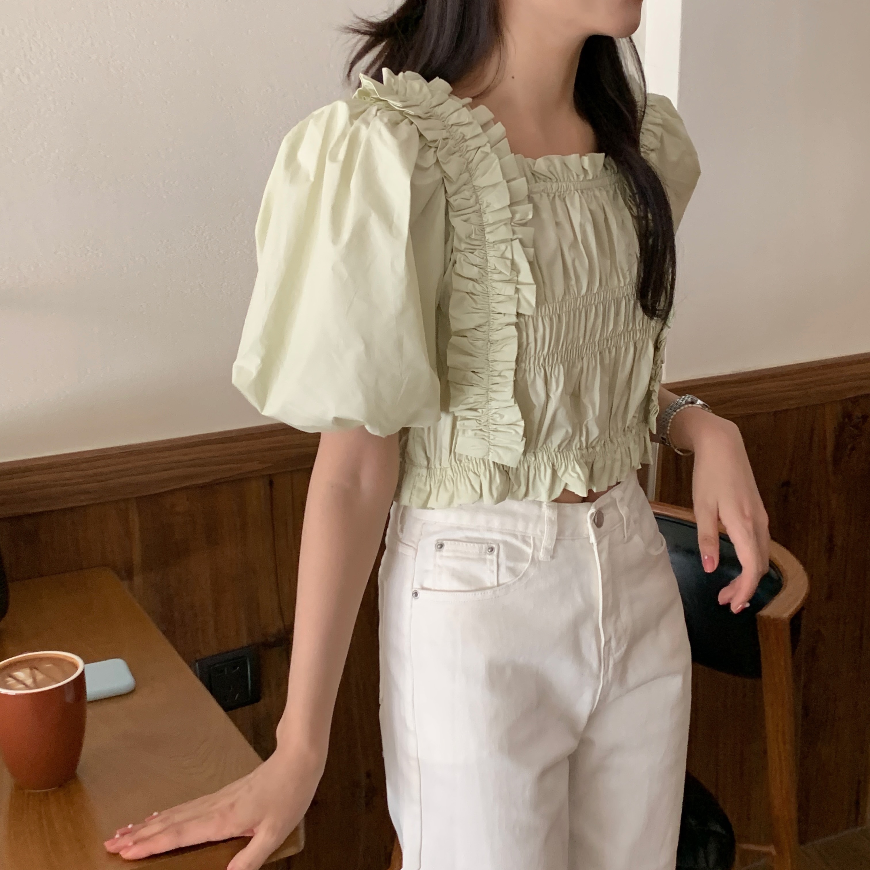 实拍  复古小众设计方领泡泡袖短版小件衬衫