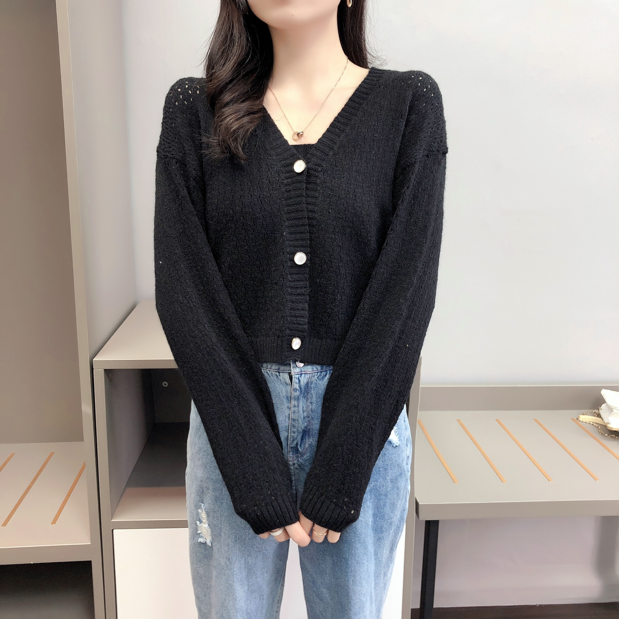 Suit hot girl short commuter knitted cardigan new solid color long-sleeved coat women's spring and autumn retro Hong Kong style sweater