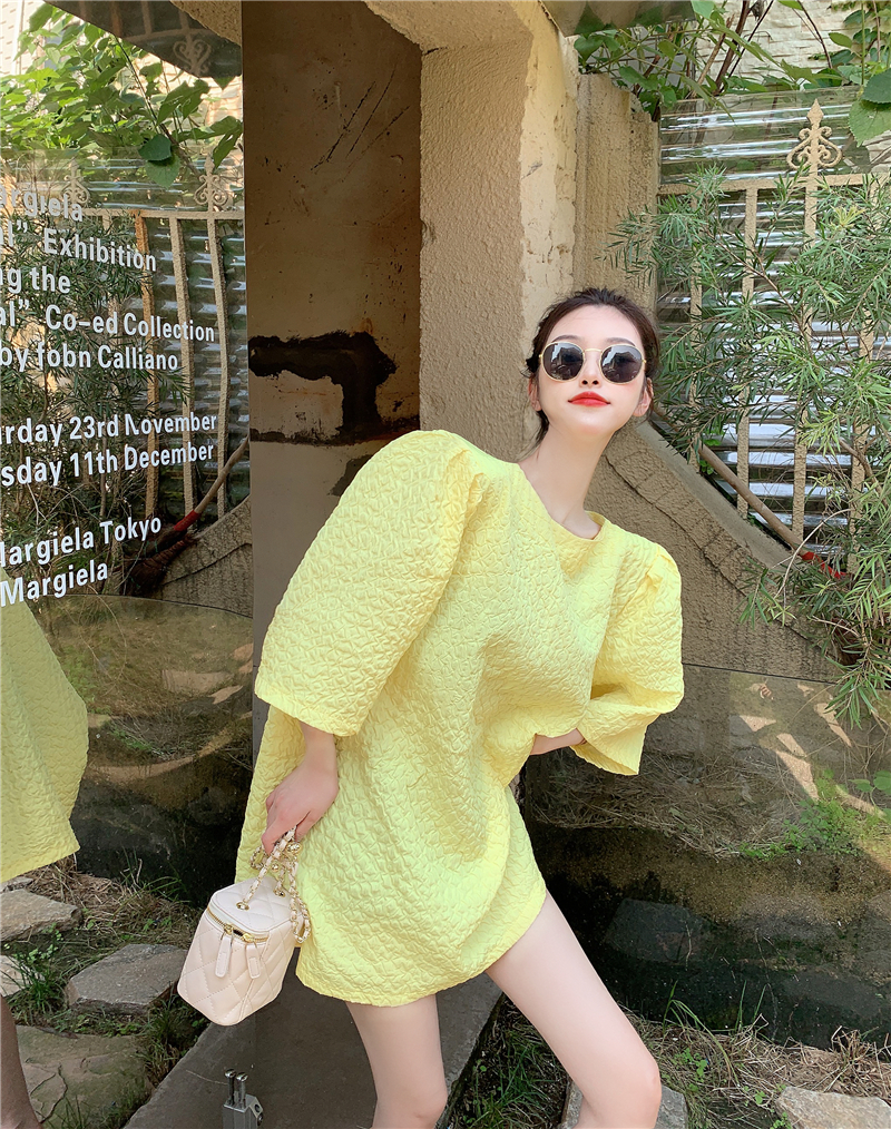 实拍实价~韩国Ins时尚立体压花泡泡袖宽松露背珍珠链条上衣