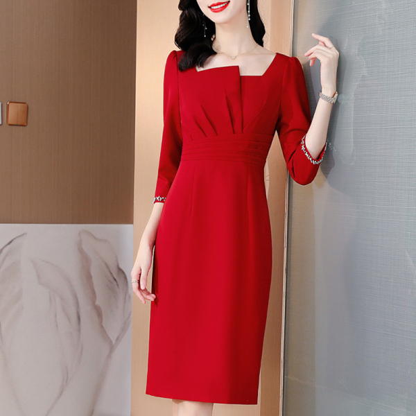RM3666#新款连衣裙高档气质女神范设计感小众修身钉珠职业包臀裙