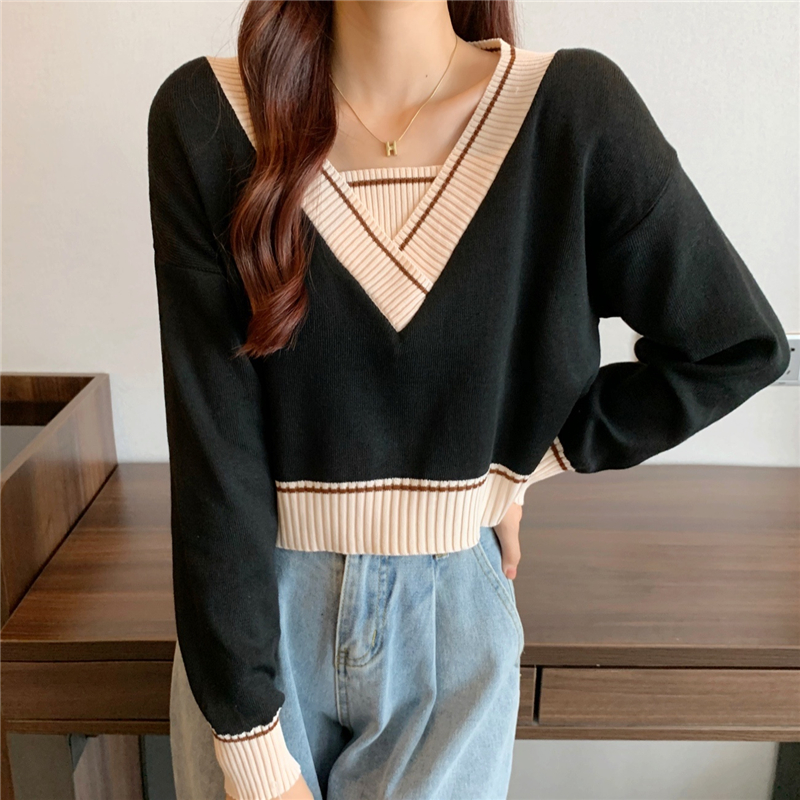 Early autumn 2021 new lazy wind holiday two piece short top retro foreign style loose V-Neck Sweater sweater sweater