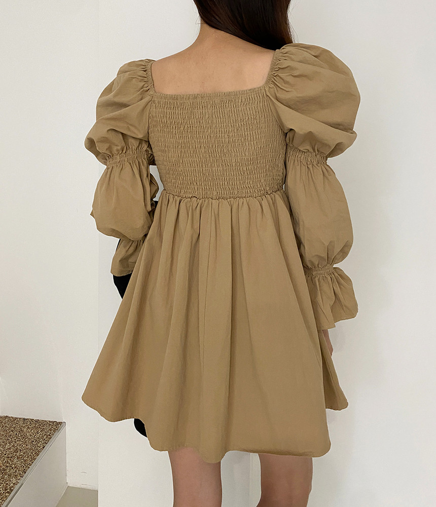 Size update Korean chic spring niche sexy puff sleeve pleated waist reversible petite dress