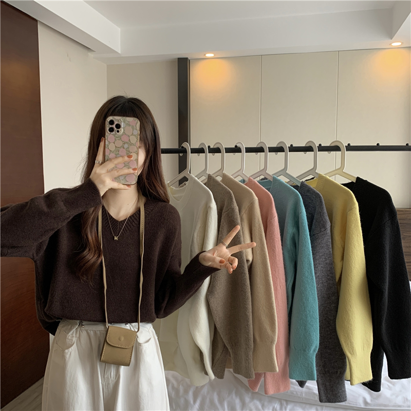Actual shots of large quantities of new Korean style loose and versatile v-neck pullover knitted sweater solid color bottoming top for women