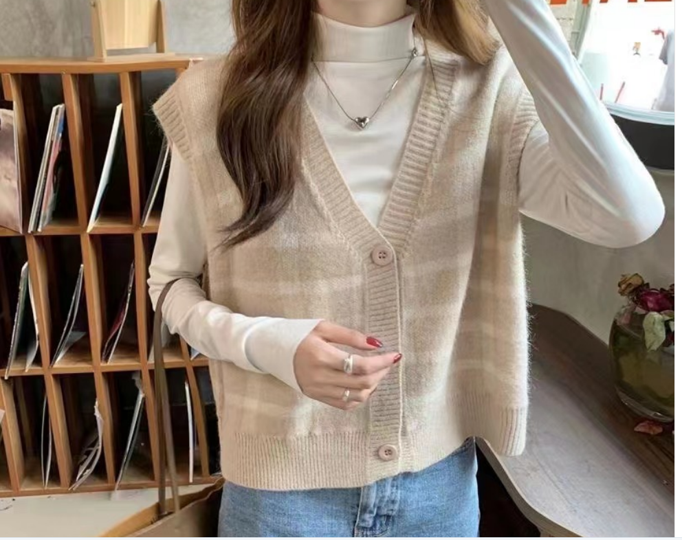 Autumn and winter  new girls' V-neck contrast Plaid overlay versatile cardigan knitted vest