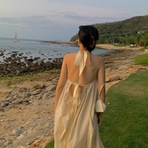 RS49321#法式初恋裙子女夏季新款设计感抽绳露背不规则海边度假连衣裙