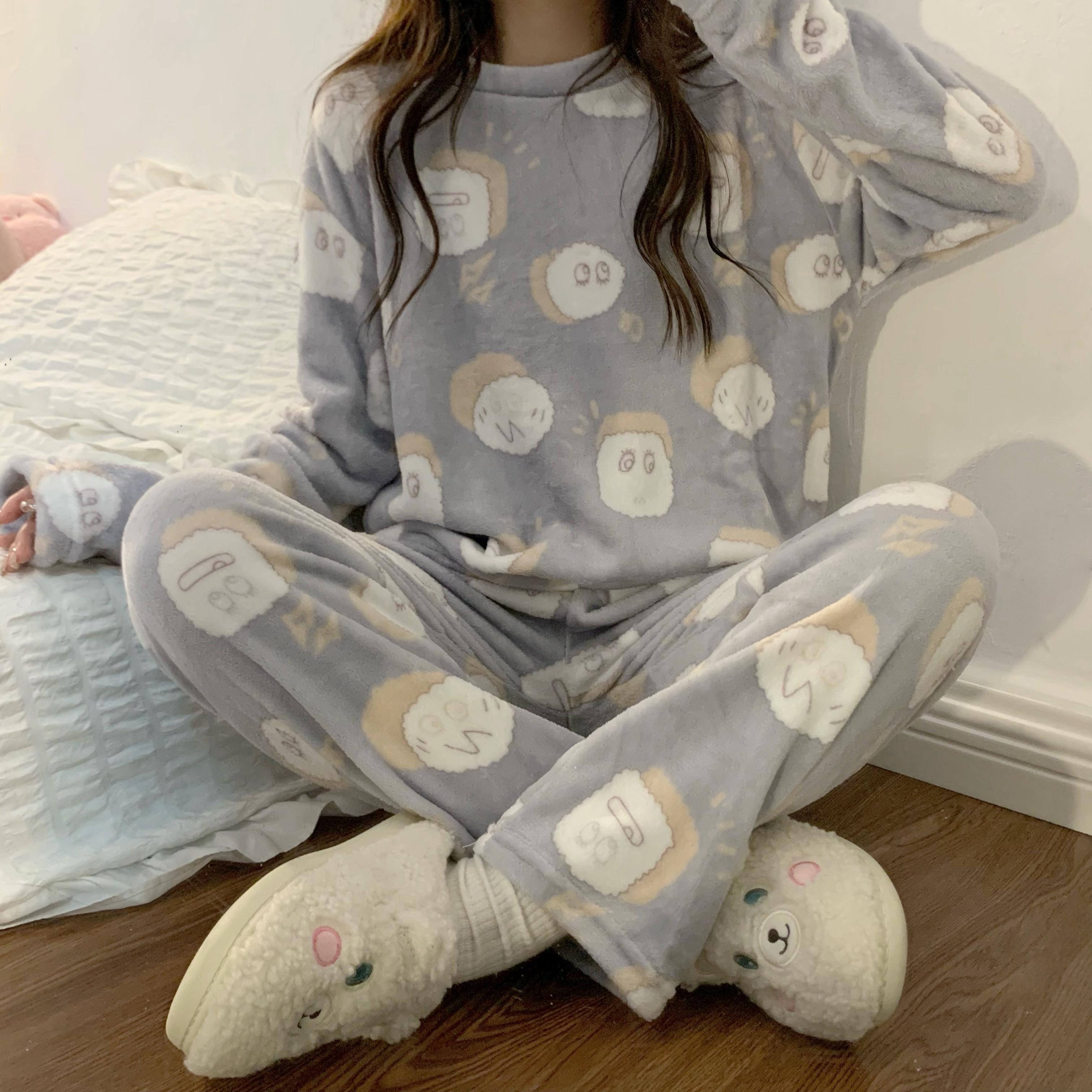 Real shot Korean cartoon coral velvet thickened warm pajamas cow polka dot bear home clothes suit for women