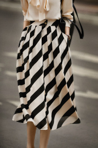 PS12521# 春夏巴黎式科帕卡巴纳黑白条纹百褶桑蚕丝半身裙 服装批发女装直播货源