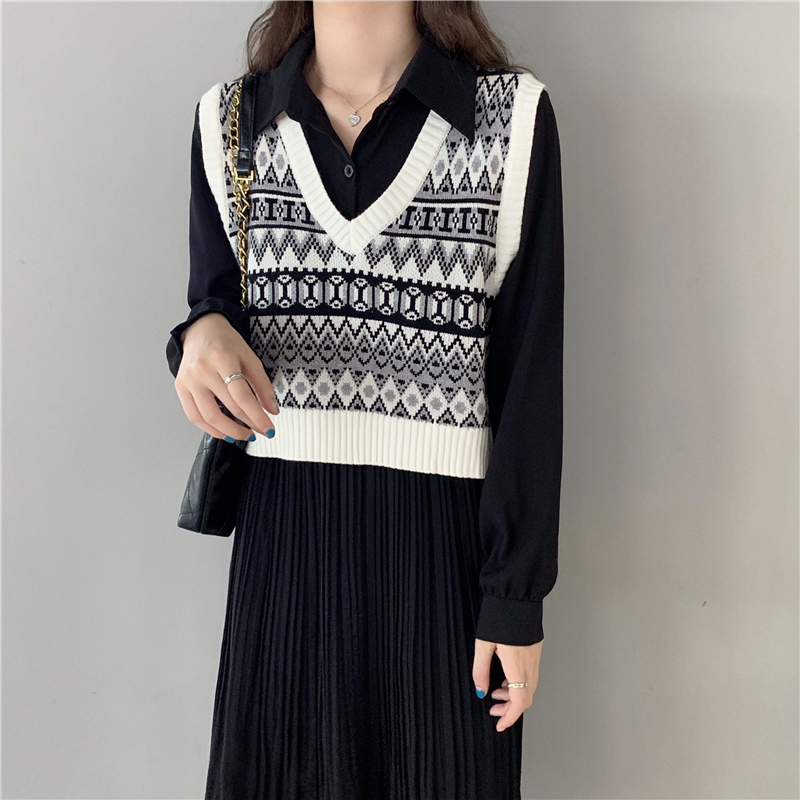 Knitted Vest Women's Vest Outerwear Korean Version Retro Japanese College Style Loose Short Section Versatile V-Neck Sweater Spring