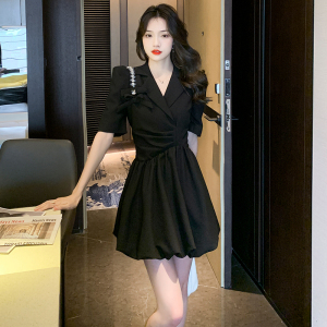 RM16686#珍珠链条小黑裙西服领不规则褶皱气质西装裙2022年新款