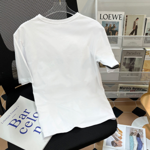 PS35243# 夏季新款宽松版挂链装饰显瘦短袖设计感小众T恤女 服装批发女装直播货源