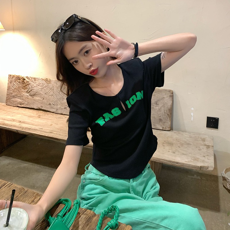 复古不规则字母短款T恤女2024夏季新款韩版修身显瘦黑色短袖上衣