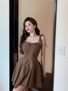 PS33267# 大码巧克力布朗尼性感吊带连衣裙复古小众设计显瘦a字裙 服装批发女装直播货源