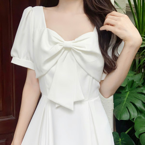 KM18517#夏季新款法式复古方领高级感设计感小众白色连衣裙领证小白裙