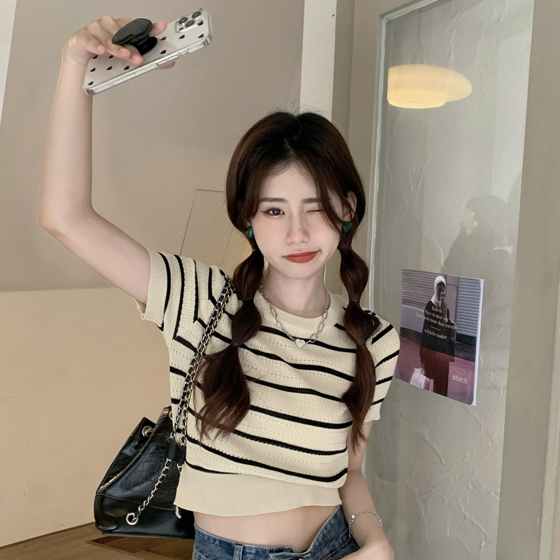 Real shot of contrasting striped short-sleeved sweater for women new retro small short top T-shirt