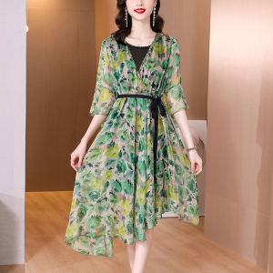 RM8828#雪纺连衣裙 新款温柔风气质显瘦A 字裙法式减龄V领绿色碎花裙