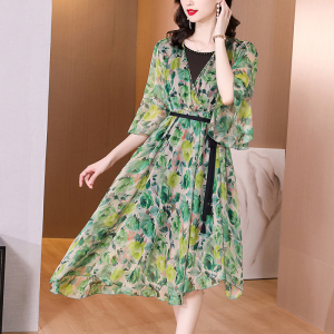 RM8828#雪纺连衣裙 新款温柔风气质显瘦A 字裙法式减龄V领绿色碎花裙