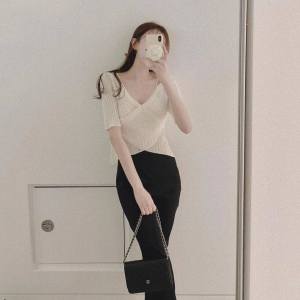 PS46507# 韩国chic夏季新款设计感小众吊带露肩交叉V领薄款冰丝针织衫 服装批发女装直播货源