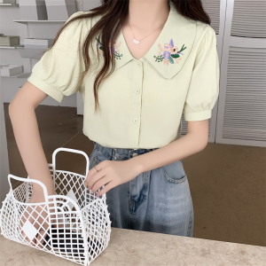 KM17763#夏季新款韩版小众刺绣花朵衬衫娃娃领短款休闲排扣衬衣