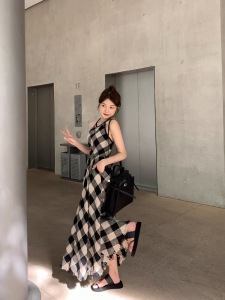 PS51529# 韩版气质挂脖露背格子连衣裙女 夏季新款小众高腰显瘦流苏长裙