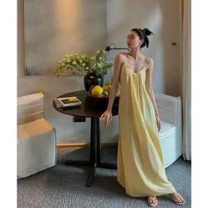 TR29926# 法式黄色吊带连衣裙宽松慵懒风夏季新款露背性感淡黄的长裙