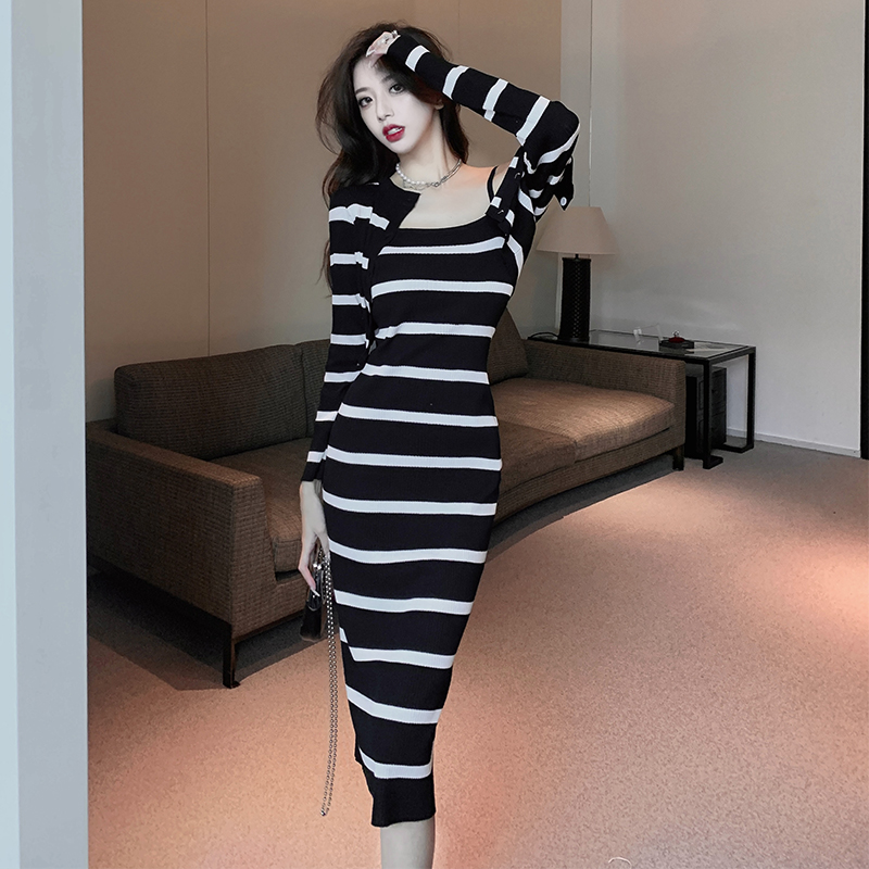 實拍新款套裝女短款長袖針織上衣一字肩條紋吊帶連衣裙兩件套